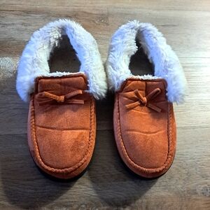 Mishansha Tan Off-White Cozy Slippers Rubber Bottoms